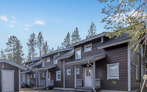 Eki-Ylläs a: Møbel, Indretning, Gulvbelægning, Etage, Bord, Loft, Køkken & Spisebord, Belysning, Stol, Hjem