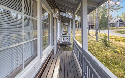 Eki-Ylläs a: Møbel, Indretning, Gulvbelægning, Etage, Bord, Loft, Køkken & Spisebord, Belysning, Stol, Hjem
