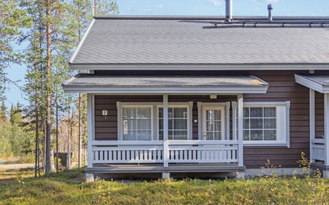 Eki-Ylläs a: Møbel, Indretning, Gulvbelægning, Etage, Bord, Loft, Køkken & Spisebord, Belysning, Stol, Hjem