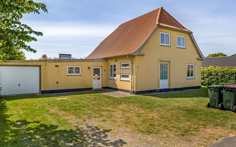 Slavomira - 12Km from the Sea: Blå, Busk, Sommerhus, Bunddække, Have, Estate, Skygge, Landscaping, Stuehus, Eco Hotel