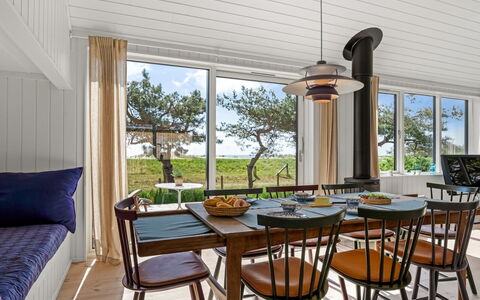 Kaila - 50M from the Sea: Møbel, Indretning, Træ, Stol, Bord, Køkken & Spisebord, Loft, Spisestue, Gulvbelægning, Belysning
