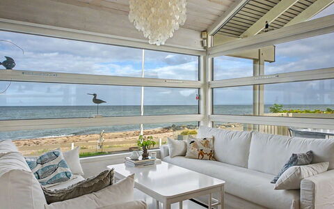 Diderik - 5M from the Sea: Møbel, Træ, Indretning, Loft, Etage, Bord, Couch, Stol, Stue, Værelse