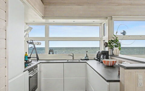 Diderik - 5M from the Sea: Køkken, Gulvbelægning, Countertop, Indretning, Træ, Etage, Loft, Køkken Apparat, Møbel, Cabinetry