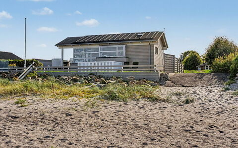 Diderik - 5M from the Sea: Himmel, Sky, Tag, Landskab, Hus, Land Lot, Økoregion, Sommerhus, Hjem, Landdistrikt