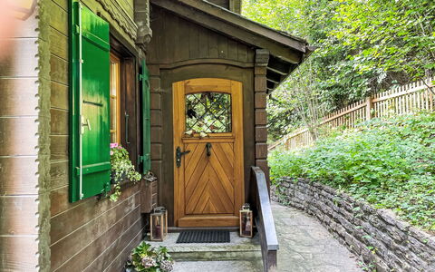 Chalet Tannengüetli: Plante, Blomsterkrukke, Vindue, Bygning, Dør, Træ, Træ, Stueplante, Sommerhus, Home Dør