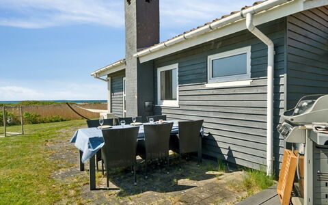Hening - 50M from the Sea: Græs, Træ, Landdistrikt, Busk, Sommerhus, Tag, Almindeligt, Land Lot, Hjem, Bunddække