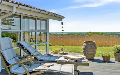 Hening - 50M from the Sea: Græs, Træ, Landdistrikt, Busk, Sommerhus, Tag, Almindeligt, Land Lot, Hjem, Bunddække