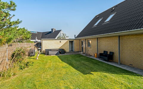 Isabel - 600M from the Sea: Tækning, Sommerhus, Hus, Tag, Hjem, Stuehus, Hytte, Estate, Landsby