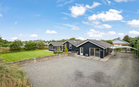 Billa - 450M from the Sea: Hus, Hjem, Sommerhus, Estate, Gård, Stuehus, Sidespor, Garden Bygninger, Veranda