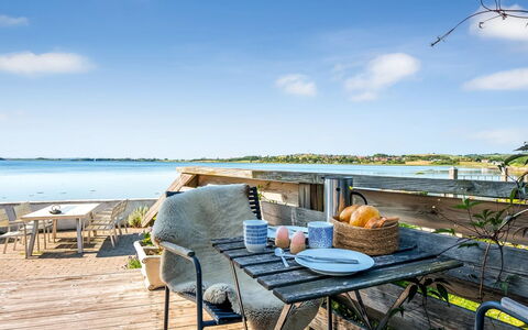 Thermund - 5M from the Sea: Træ, Hjem, Veranda, Dæk, Hårdttræ, Tag, Bejdse, Trægulve, Eco Hotel