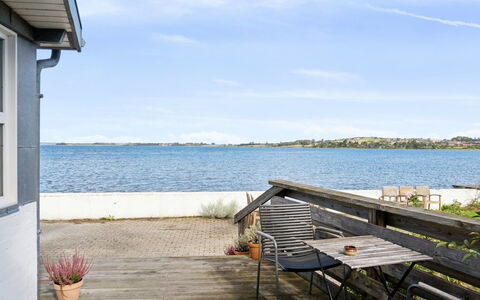 Thermund - 5M from the Sea: Træ, Hjem, Veranda, Dæk, Hårdttræ, Tag, Bejdse, Trægulve, Eco Hotel