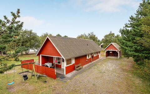 Knud - 2.5Km from the Sea: Tag, Hus, Hjem, Sommerhus, Dør, Sidespor, Dæk, Veranda, Planke, Hårdttræ