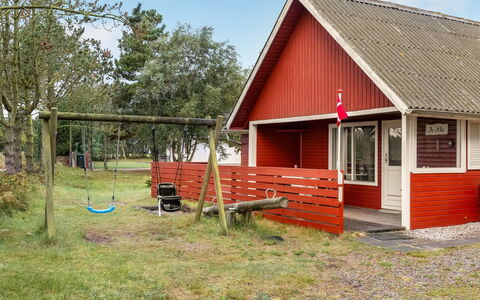 Knud - 2.5Km from the Sea: Tag, Hus, Hjem, Sommerhus, Dør, Sidespor, Dæk, Veranda, Planke, Hårdttræ
