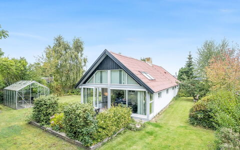 Frida - 125M from the Sea: Træ, Møbel, Lejlighed, Værelse, Loft, Bejdse, Stol, Hårdttræ, Klarlak, Tømmer