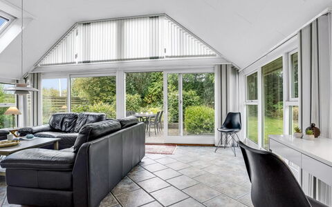 Frida - 125M from the Sea: Træ, Møbel, Lejlighed, Værelse, Loft, Bejdse, Stol, Hårdttræ, Klarlak, Tømmer