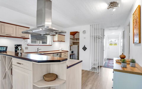 Frida - 125M from the Sea: Træ, Møbel, Lejlighed, Værelse, Loft, Bejdse, Stol, Hårdttræ, Klarlak, Tømmer