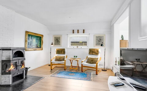 Frida - 125M from the Sea: Træ, Møbel, Lejlighed, Værelse, Loft, Bejdse, Stol, Hårdttræ, Klarlak, Tømmer