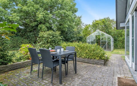Frida - 125M from the Sea: Træ, Møbel, Lejlighed, Værelse, Loft, Bejdse, Stol, Hårdttræ, Klarlak, Tømmer