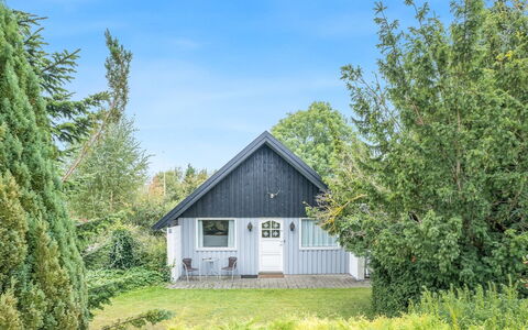 Frida - 125M from the Sea: Træ, Møbel, Lejlighed, Værelse, Loft, Bejdse, Stol, Hårdttræ, Klarlak, Tømmer