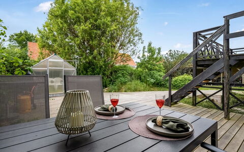 Anetta - 300M from the Sea: Træ, Hjem, Veranda, Dæk, Hårdttræ, Tag, Bejdse, Trægulve, Eco Hotel
