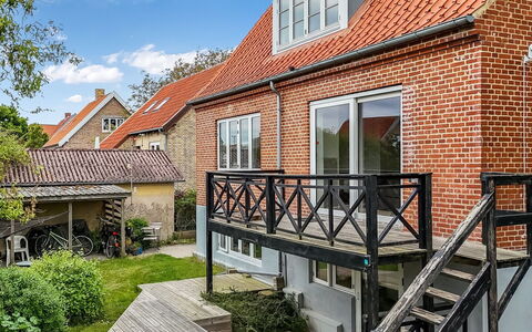 Anetta - 300M from the Sea: Træ, Hjem, Veranda, Dæk, Hårdttræ, Tag, Bejdse, Trægulve, Eco Hotel