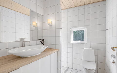 Iara - 500M from the Sea: Bygning, Hus, Vindue, Hjem, Tag, Boligområde, Busk, Sommerhus, Land Lot