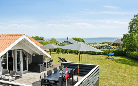 Bessi - 200M from the Sea: Møbel, Indretning, Gulvbelægning, Etage, Loft, Værelse, Stol, Bord, Lejlighed, Køkken & Spisebord