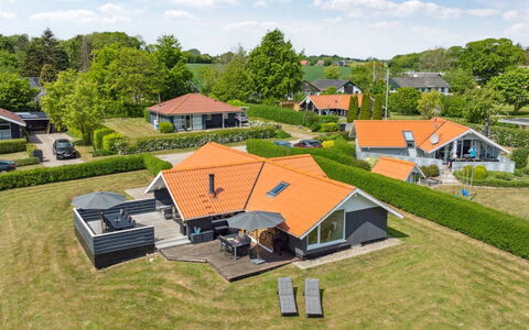 Bessi - 200M from the Sea: Møbel, Indretning, Gulvbelægning, Etage, Loft, Værelse, Stol, Bord, Lejlighed, Køkken & Spisebord