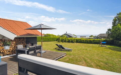 Bessi - 200M from the Sea: Møbel, Indretning, Gulvbelægning, Etage, Loft, Værelse, Stol, Bord, Lejlighed, Køkken & Spisebord
