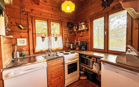 Ferienhaus Giselbrecht: Cabinetry, Ejendom, Countertop, Køkken, Træ, Køkken Apparat, Indretning, Vindue, Komfur, Etage