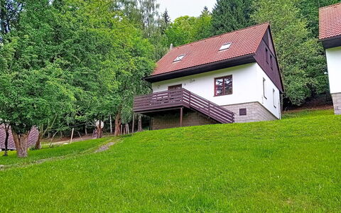 Green Valley Park Stárkov 2: Træ, Græs, Hus, Sommerhus, Tag, Landdistrikt, Hjem, Lawn, Stuehus
