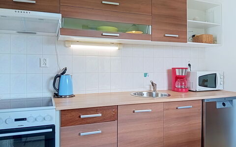 Green Valley Park Stárkov 3: Cabinetry, Countertop, Gulvbelægning, Træ, Møbel, Indretning, Køkken Apparat, Køkken, Større Bandage, Etage