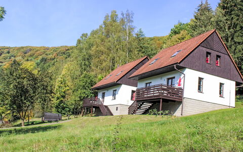 Green Valley Park Stárkov 3: Plante, Himmel, Bygning, Vindue, Naturlige Landskab, Hus, Land Lot, Træ, Træ, Græs