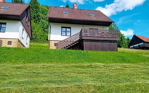 Green Valley Park Stárkov 5: Træ, Have, Backyard, Land Lot, Hjem, Tag, Skygge, Dæk, Hårdttræ, Gård