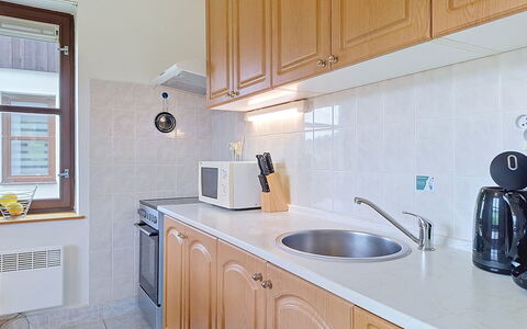 Green Valley Park Stárkov 7: Countertop, Køkken Apparat, Køkken, Cabinetry, Større Bandage, Gulvbelægning, Sanitærarmatur, Træ, Indretning, Håndvask
