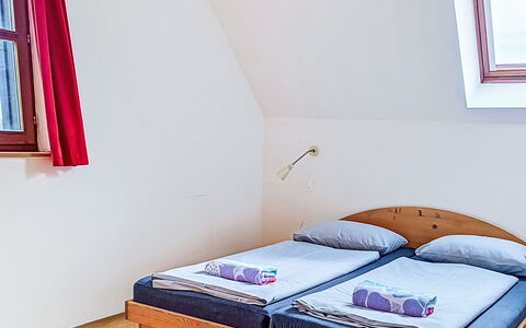 Green Valley Park Stárkov 14: Soveværelse, Træ, Seng, Møbel, Indretning, Etage, Gulvbelægning, Sengetøj, Sengetøj, Bed Frame