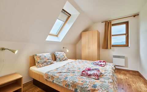 Green Valley Park Stárkov 22: Seng, Soveværelse, Træ, Sengetøj, Sengetøj, Indretning, Etage, Hjem, Bed Frame, Sengetøj