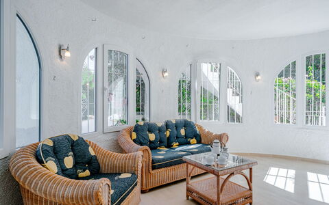 Villa Alto: Sky, Himmel, Daytime, Ejendom, Bygning, Vindue, Plante, Arkitektur, Græs, Urban Design
