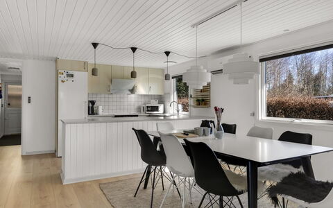 Diuri - 30Km from the Sea: Indretning, Træ, Møbel, Loft, Gulvbelægning, Køkken, Køkken & Spisebord, Lysarmatur, Etage, Hjem