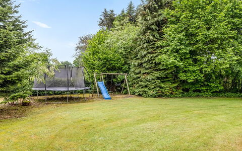 Diuri - 30Km from the Sea: Have, Lawn, Skygge, Lærk, Landscaping, Parkere, Evergreen, Gård