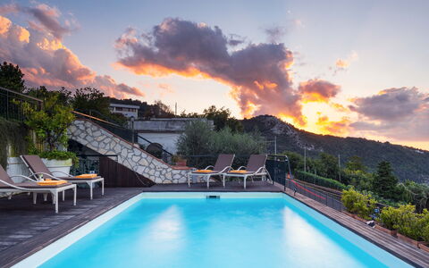 Villa Golfo Di Napoli With Private Pool: Vand, Sky, Himmel, Plante, Møbel, Bygning, Natur, Svømmepøl, Azure, Træ