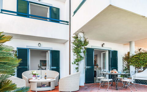 Villa Golfo Di Napoli With Private Pool: Plante, Møbel, Bygning, Vindue, Bord, Azure, Stueplante, Stol, Blomsterkrukke, Indretning