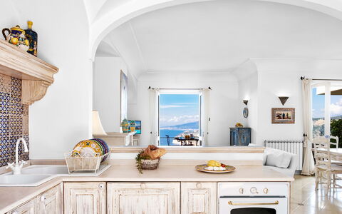 Villa Golfo Di Napoli With Private Pool: Countertop, Cabinetry, Azure, Træ, Tap, Bygning, Køkken, Indretning, Gulvbelægning, Etage