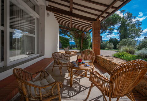 Poggetti San Luigi Country Home Follonica: Plante, Møbel, Bord, Ejendom, Stol, Skygge, Udendørs Møbler, Træ, Himmel, Træ