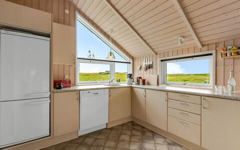 Märta - 250M from the Sea: Træ, Gulvbelægning, Indretning, Loft, Etage, Køkken, Værelse, Cabinetry, Køkken Apparat, Countertop