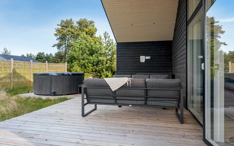 Jale - 900M from the Sea: Hus, Sommerhus, Tag, Garden Bygninger, Skygge, Skur, Backyard, Udendørs Møbler, Gård, Lawn