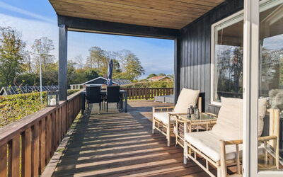 Vanna - 500M from the Sea