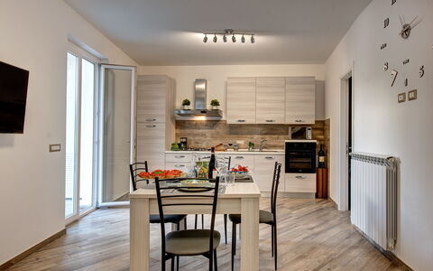 Clementine Country House: Møbel, Ejendom, Bord, Cabinetry, Vindue, Træ, Countertop, Indretning, Stol, Gulvbelægning