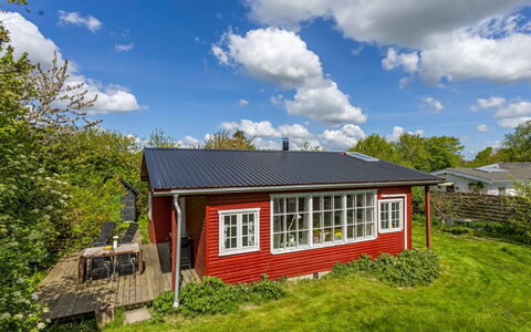 Aleta - 300M from the Sea: Møbel, Indretning, Lejlighed, Gulvbelægning, Etage, Bord, Stol, Værelse, Hjem, Køkken & Spisebord
