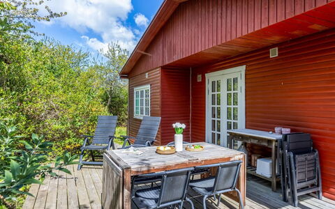 Aleta - 300M from the Sea: Møbel, Indretning, Lejlighed, Gulvbelægning, Etage, Bord, Stol, Værelse, Hjem, Køkken & Spisebord